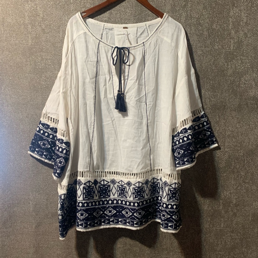 Free People Boho Off-White/ Navy Top with Embroidery- size XS